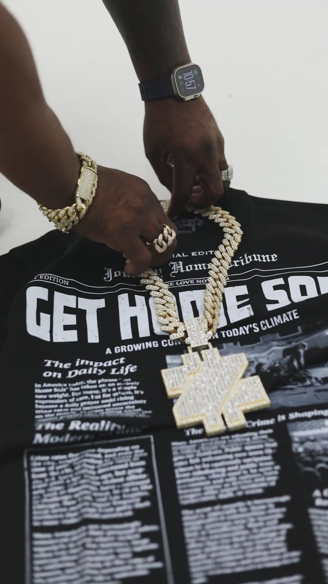 Load video: Zillionaire&#39;s chain on our Newspaper tee!